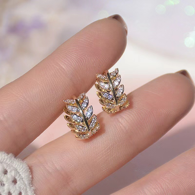 Brincos De Folha Pequena Moda Japonesa Coreano Semi joia prata 925 e ouro 18k.