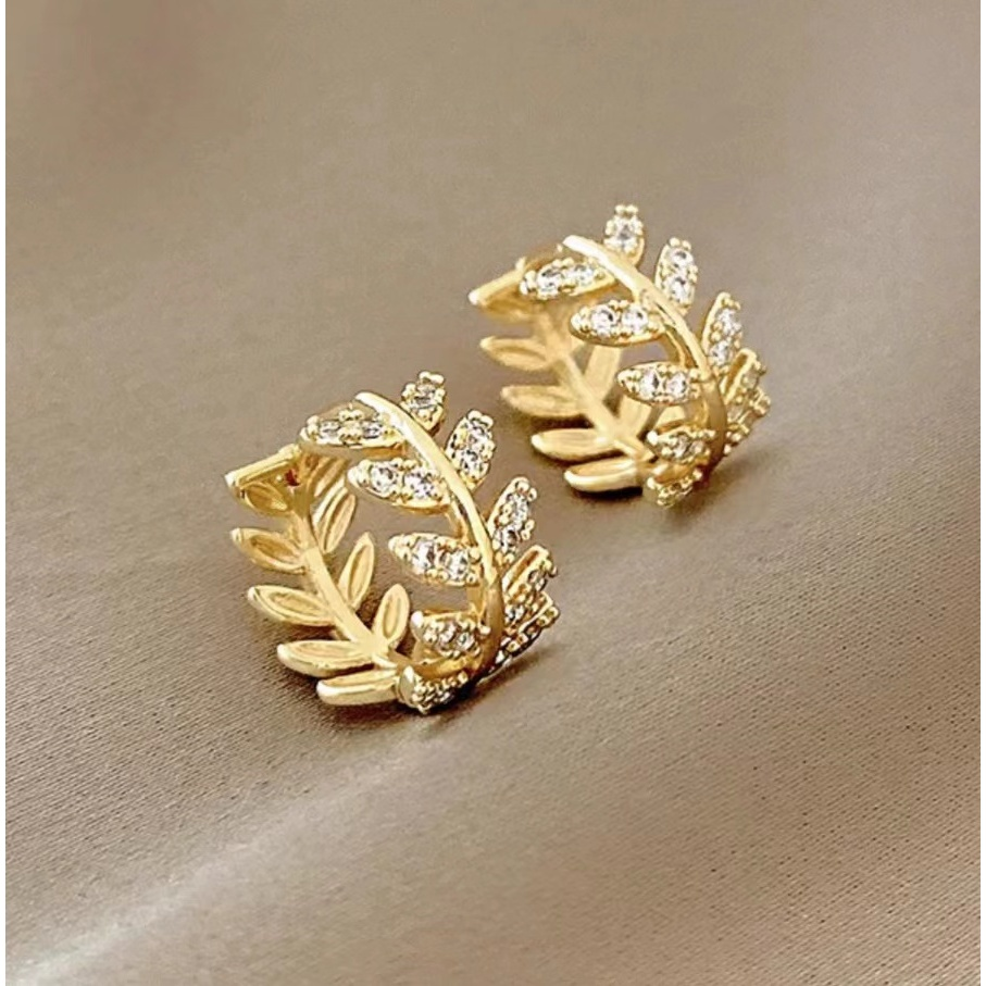 Brincos De Folha Pequena Moda Japonesa Coreano Semi joia prata 925 e ouro 18k.