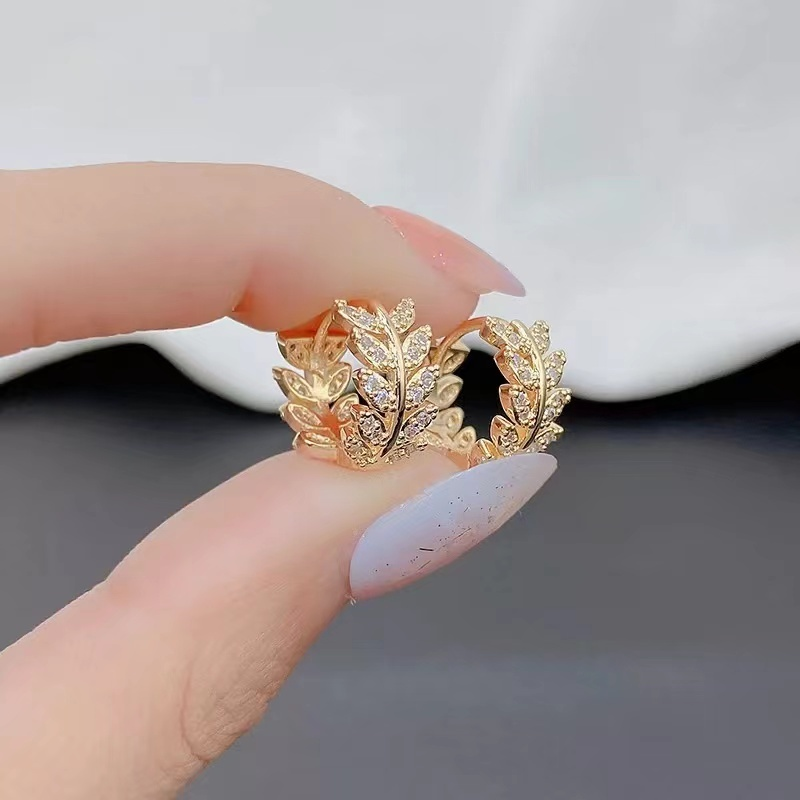 Brincos De Folha Pequena Moda Japonesa Coreano Semi joia prata 925 e ouro 18k.