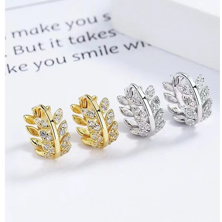 Brincos De Folha Pequena Moda Japonesa Coreano Semi joia prata 925 e ouro 18k.