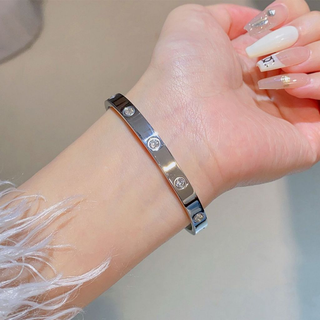 Pulseira de aço titânio 18k para mulheres cheia de diamantes A pulseira Kajia não desbota joias femininas simples e versáteis joias de design de celebridades da internet
