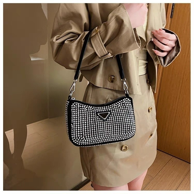 Bolsa Feminina Pequena Transversal Alça de Corrente Prata Brilho Cristais Strass Marisa